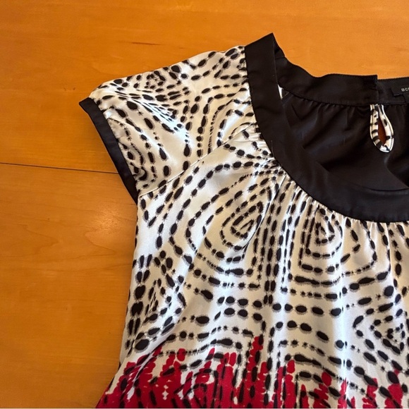 BCBGMaxAzria M black red white, mini relaxed fit shift short sleeve dress - Picture 2 of 12